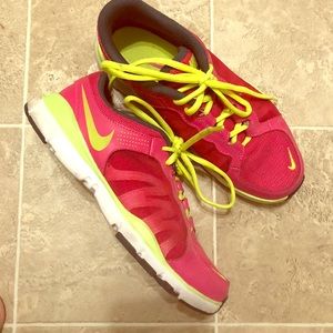 Nike sneakers /trainers pink and green